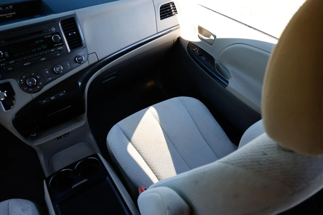 2011 Toyota Sienna 3rd Gen - Image 21 of 21