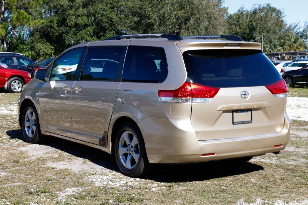 2011 Toyota Sienna 3rd Gen - Image 5 of 21