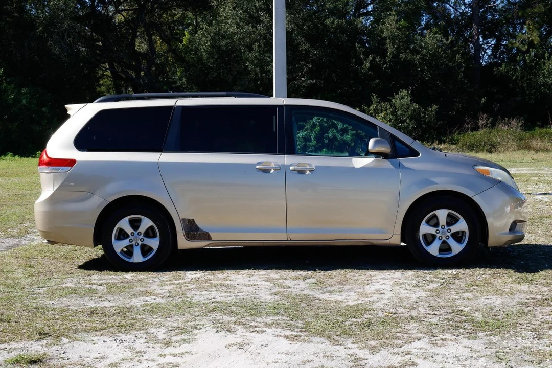 2011 Toyota Sienna 3rd Gen - Image 13 of 21