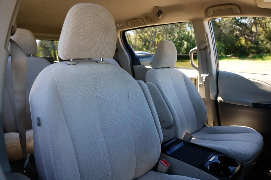 2011 Toyota Sienna 3rd Gen - Image 16 of 21