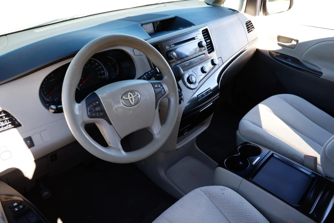 2011 Toyota Sienna 3rd Gen - Image 4 of 21