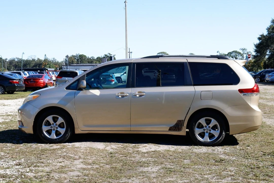 2011 Toyota Sienna 3rd Gen - Image 3 of 21
