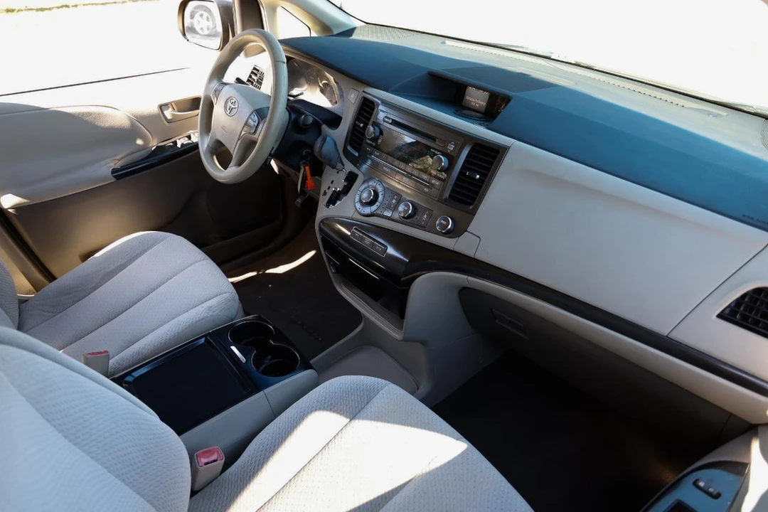 2011 Toyota Sienna 3rd Gen - Image 18 of 21