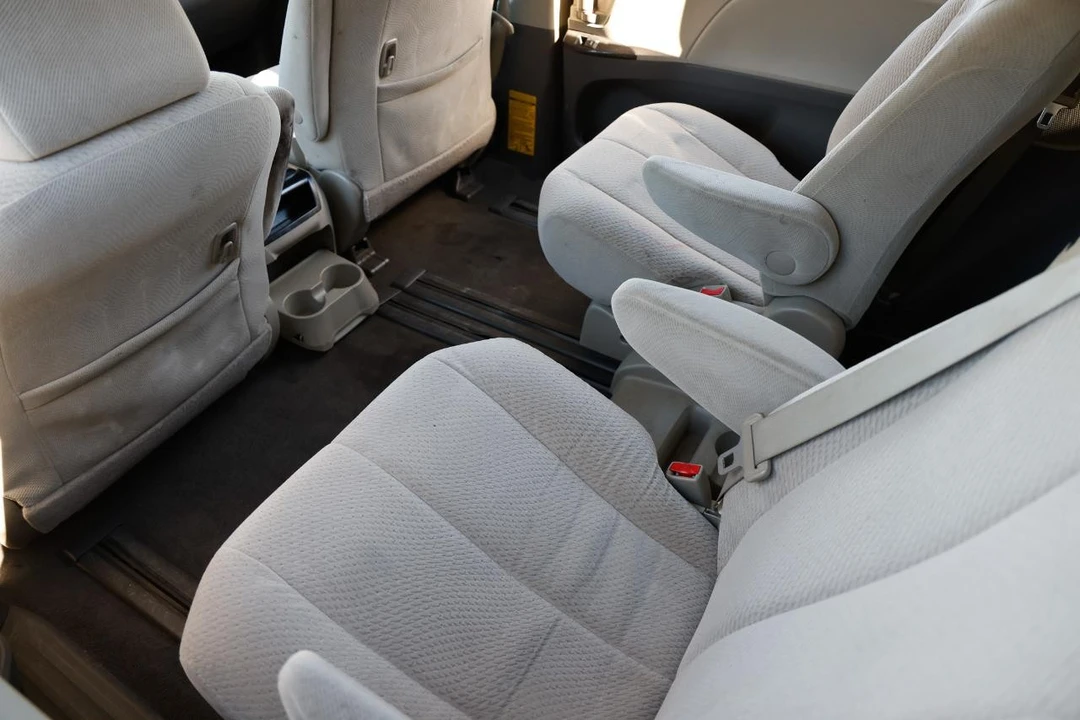 2011 Toyota Sienna 3rd Gen - Image 10 of 21