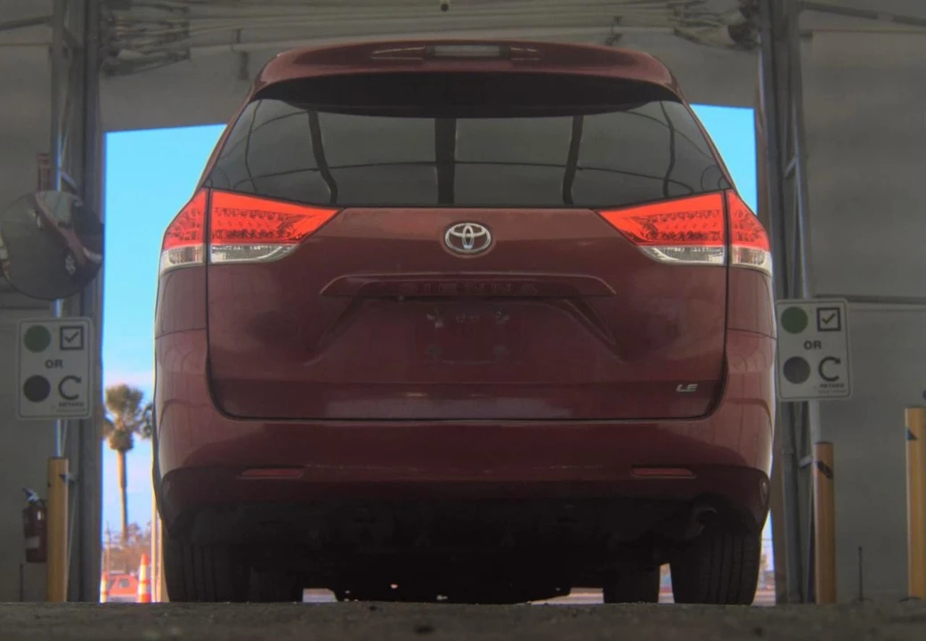 2011 Toyota Sienna 3rd Gen - Image 4 of 14
