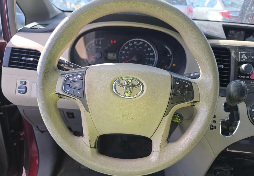 2011 Toyota Sienna 3rd Gen - Image 11 of 14