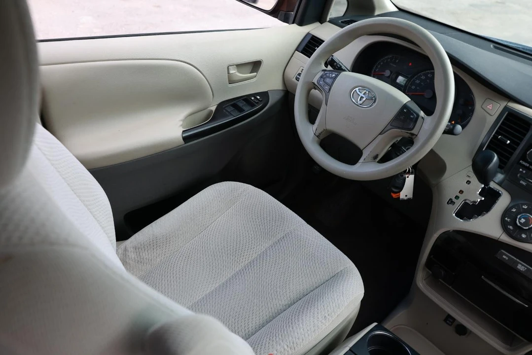 2011 Toyota Sienna 3rd Gen - Image 20 of 21