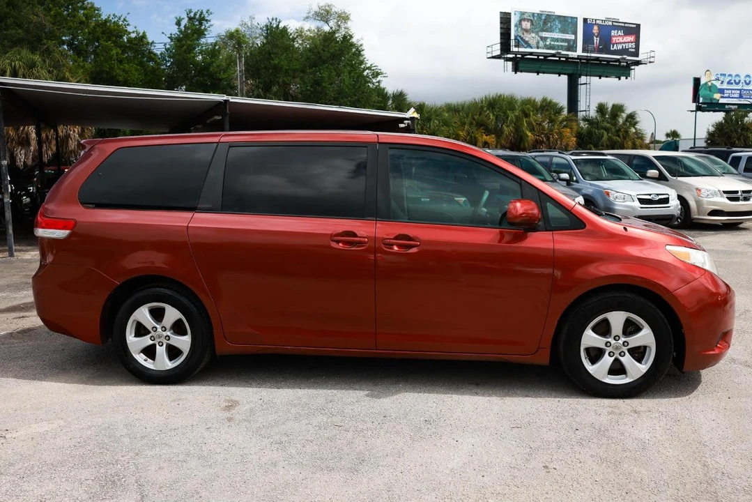 2011 Toyota Sienna 3rd Gen - Image 13 of 21