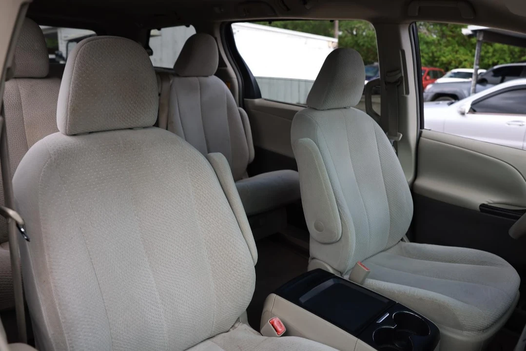 2011 Toyota Sienna 3rd Gen - Image 16 of 21