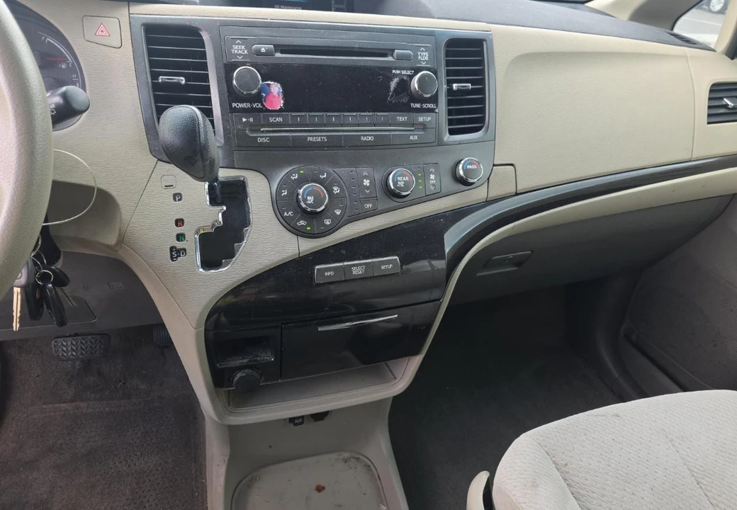 2011 Toyota Sienna 3rd Gen - Image 12 of 14