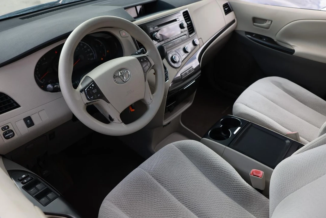 2011 Toyota Sienna 3rd Gen - Image 4 of 21