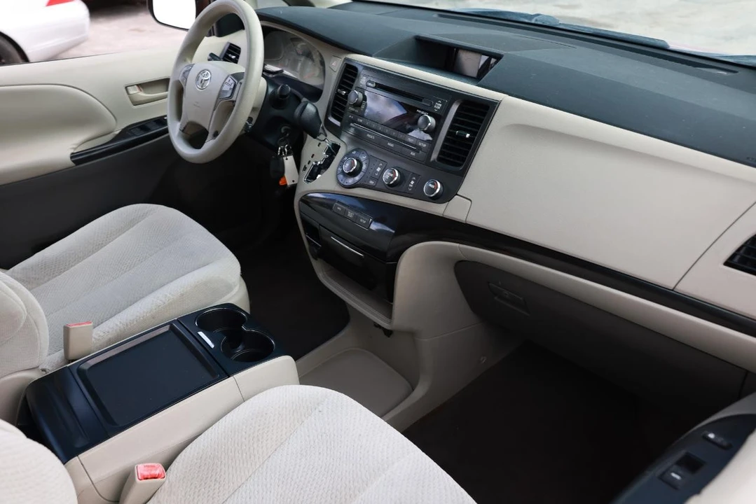 2011 Toyota Sienna 3rd Gen - Image 18 of 21