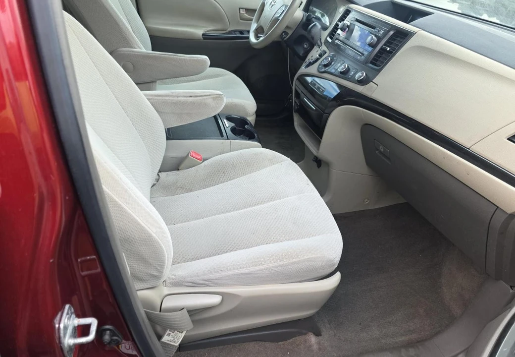 2011 Toyota Sienna 3rd Gen - Image 9 of 14