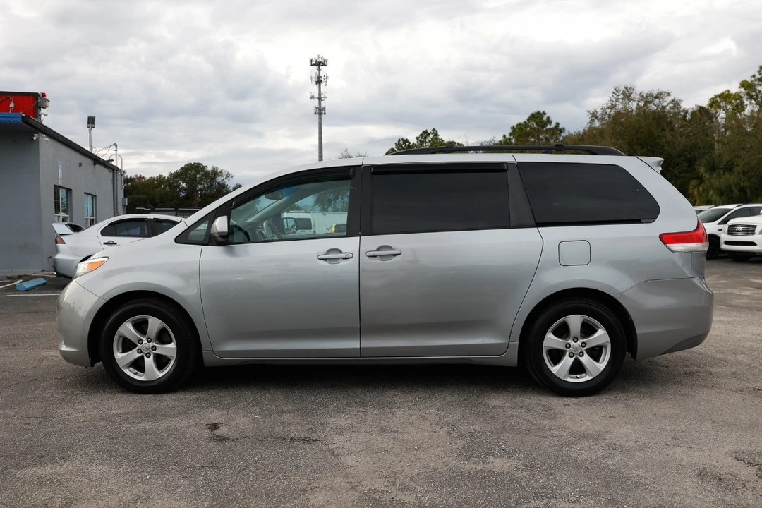 2011 Toyota Sienna 3rd Gen - Image 3 of 12