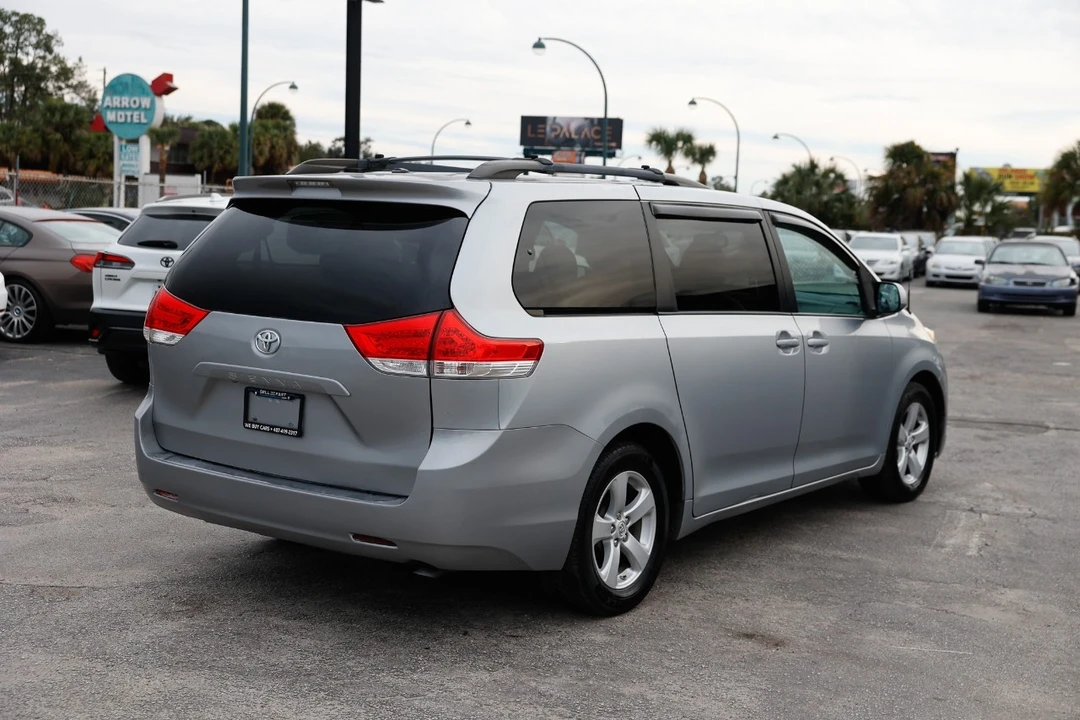2011 Toyota Sienna 3rd Gen - Image 11 of 12