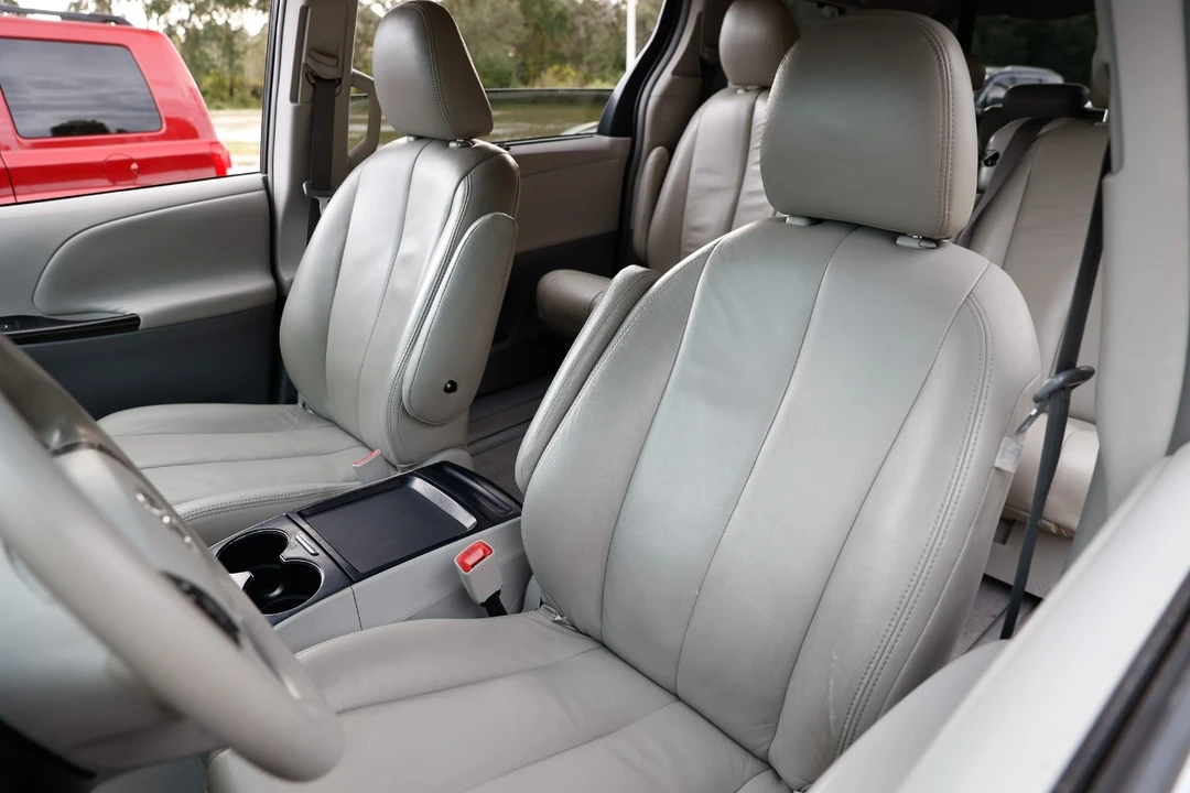 2011 Toyota Sienna 3rd Gen - Image 6 of 12