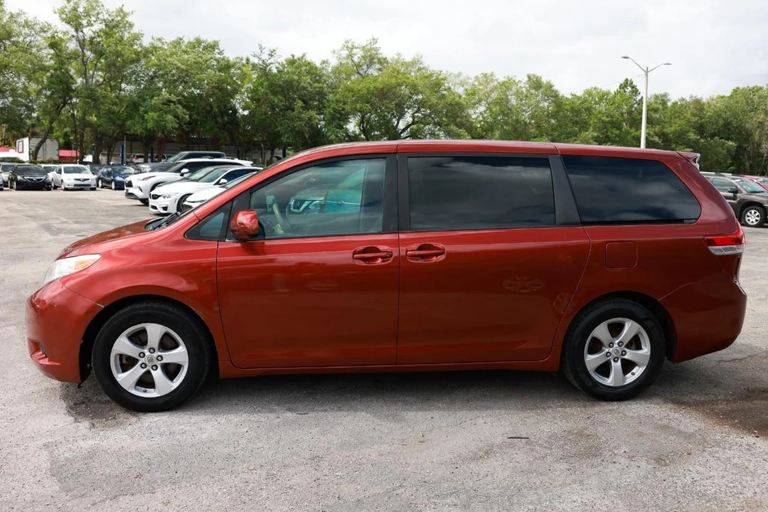 2011 Toyota Sienna 3rd Gen - Image 3 of 21