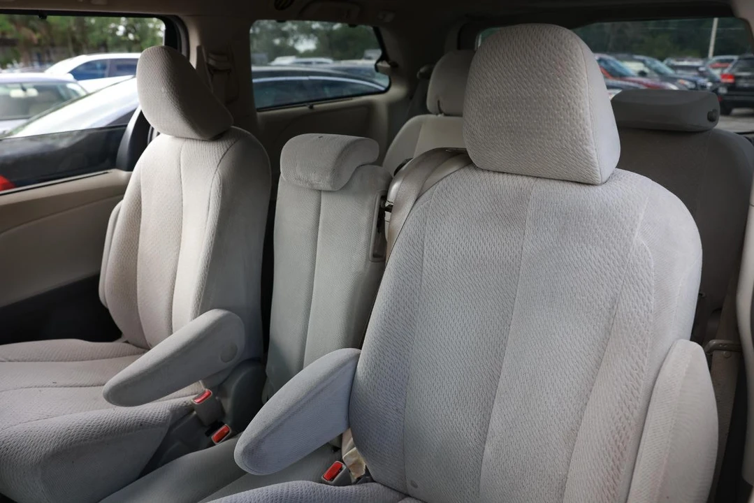 2011 Toyota Sienna 3rd Gen - Image 8 of 21