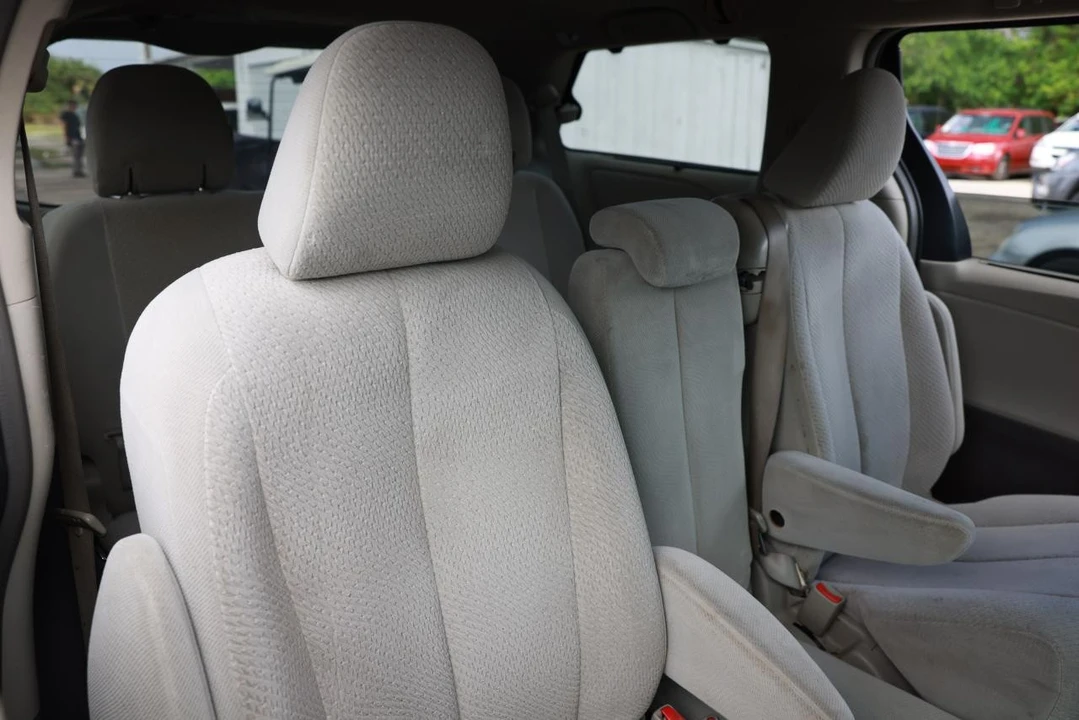 2011 Toyota Sienna 3rd Gen - Image 14 of 21