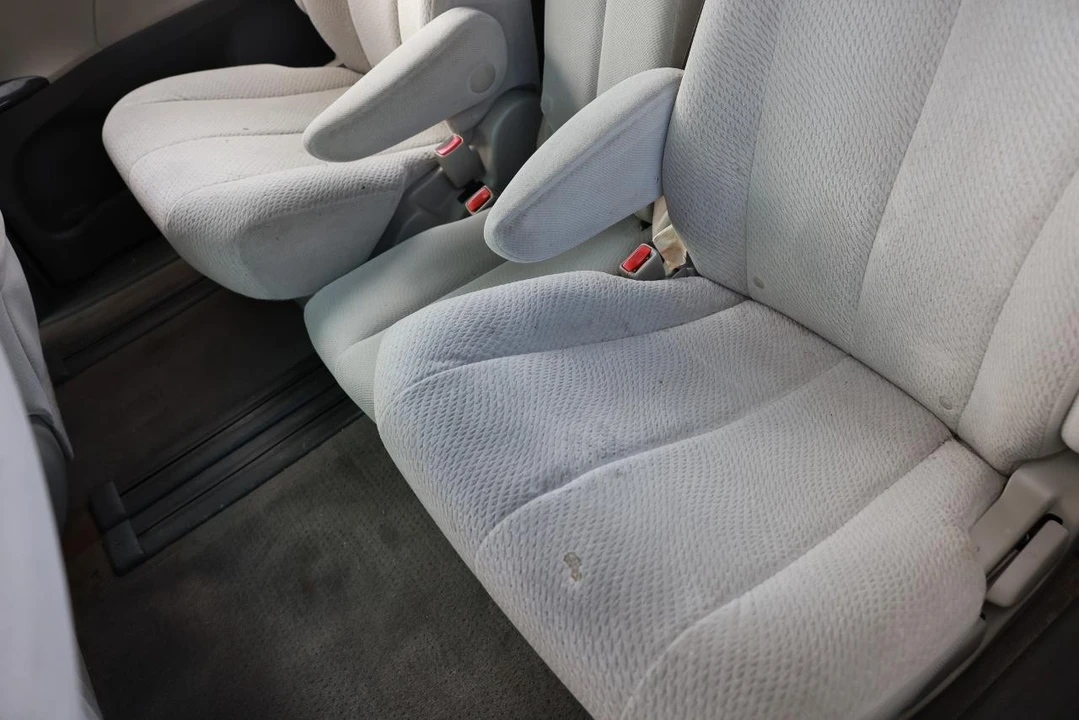 2011 Toyota Sienna 3rd Gen - Image 10 of 21