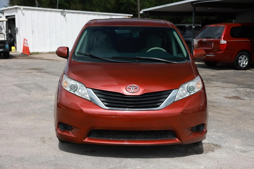 2011 Toyota Sienna 3rd Gen - Image 19 of 21