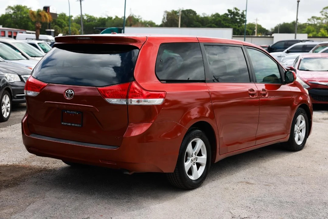 2011 Toyota Sienna 3rd Gen - Image 11 of 21