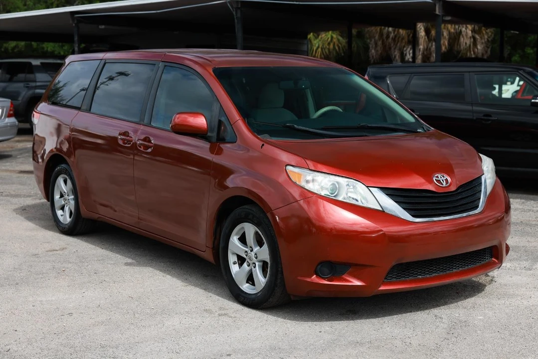 2011 Toyota Sienna 3rd Gen - Image 15 of 21