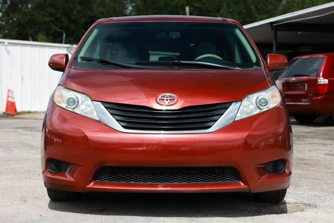 2011 Toyota Sienna 3rd Gen - Image 17 of 21