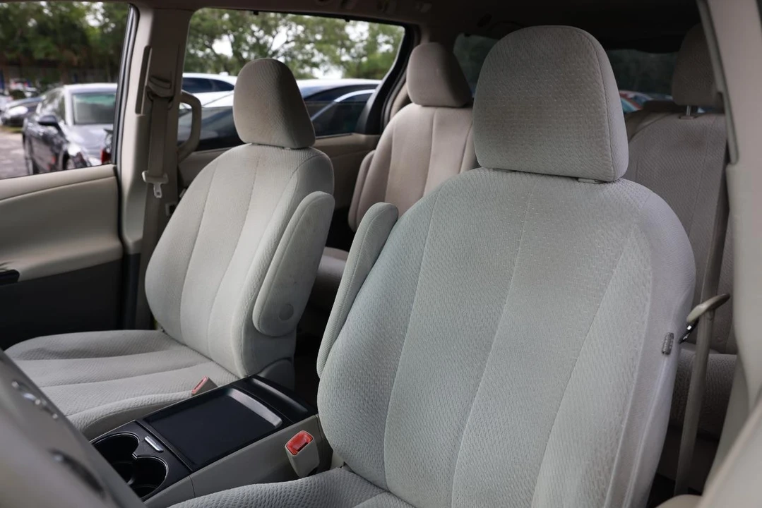 2011 Toyota Sienna 3rd Gen - Image 6 of 21