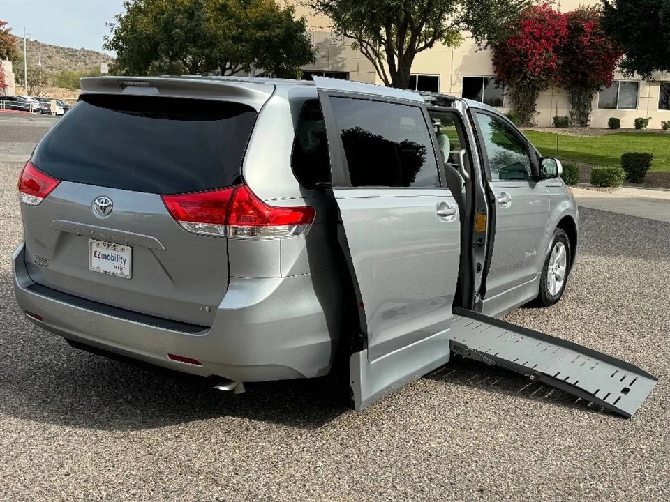 2011 Toyota Sienna 3rd Gen - Image 2 of 16