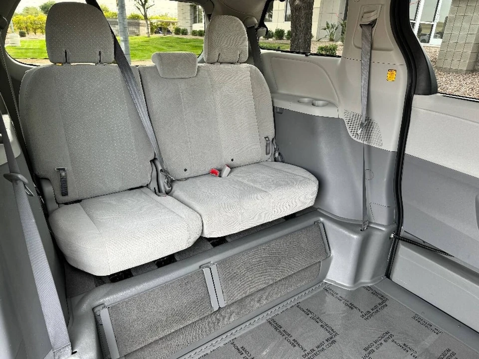 2011 Toyota Sienna 3rd Gen - Image 10 of 16