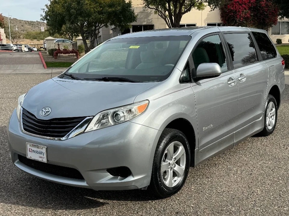 2011 Toyota Sienna 3rd Gen - Image 14 of 16