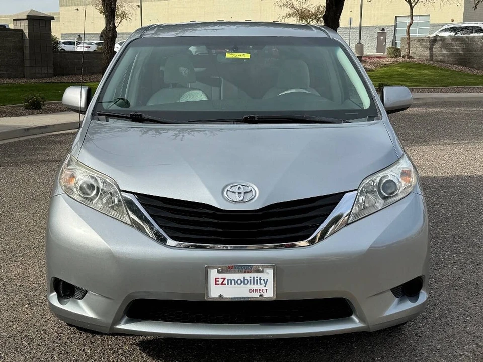 2011 Toyota Sienna 3rd Gen - Image 11 of 16