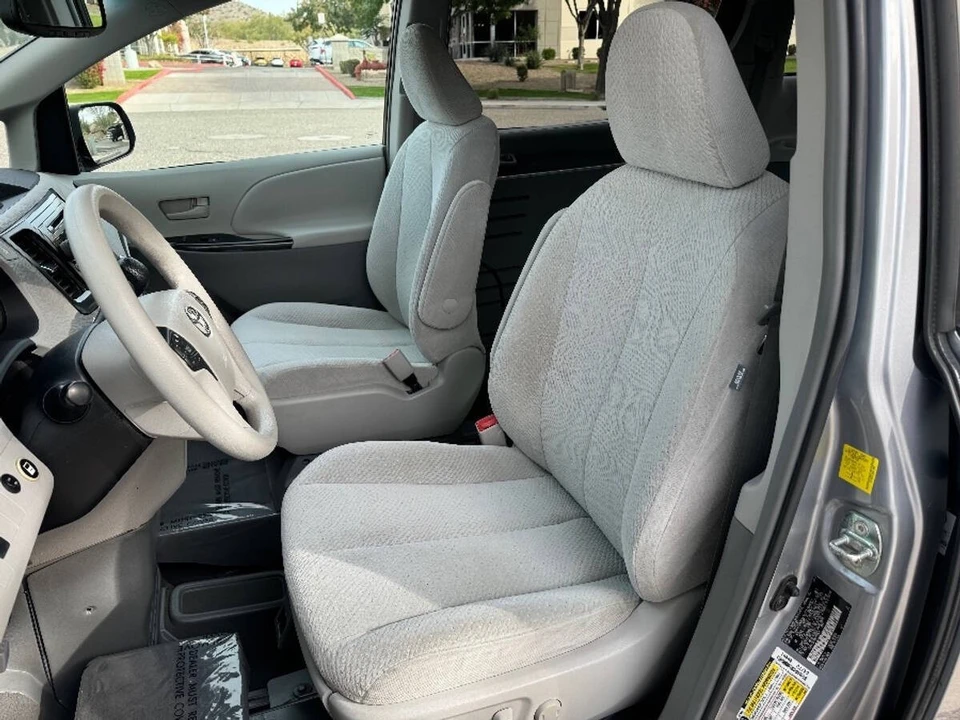 2011 Toyota Sienna 3rd Gen - Image 5 of 16