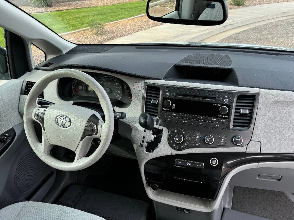 2011 Toyota Sienna 3rd Gen - Image 4 of 16