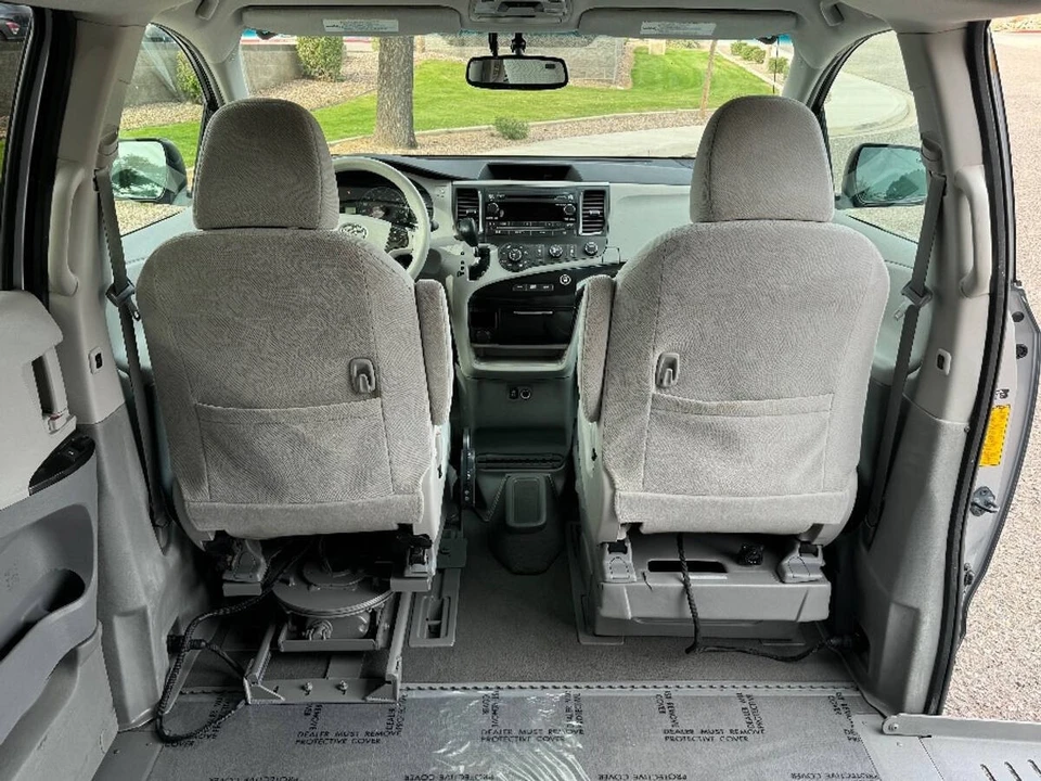 2011 Toyota Sienna 3rd Gen - Image 8 of 16