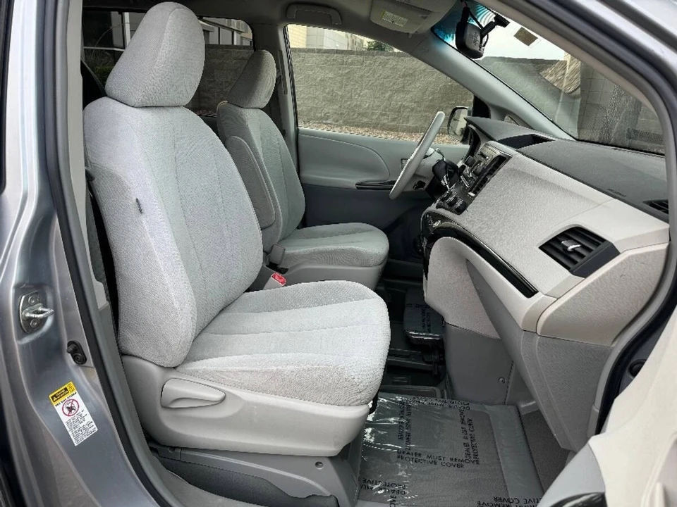 2011 Toyota Sienna 3rd Gen - Image 6 of 16