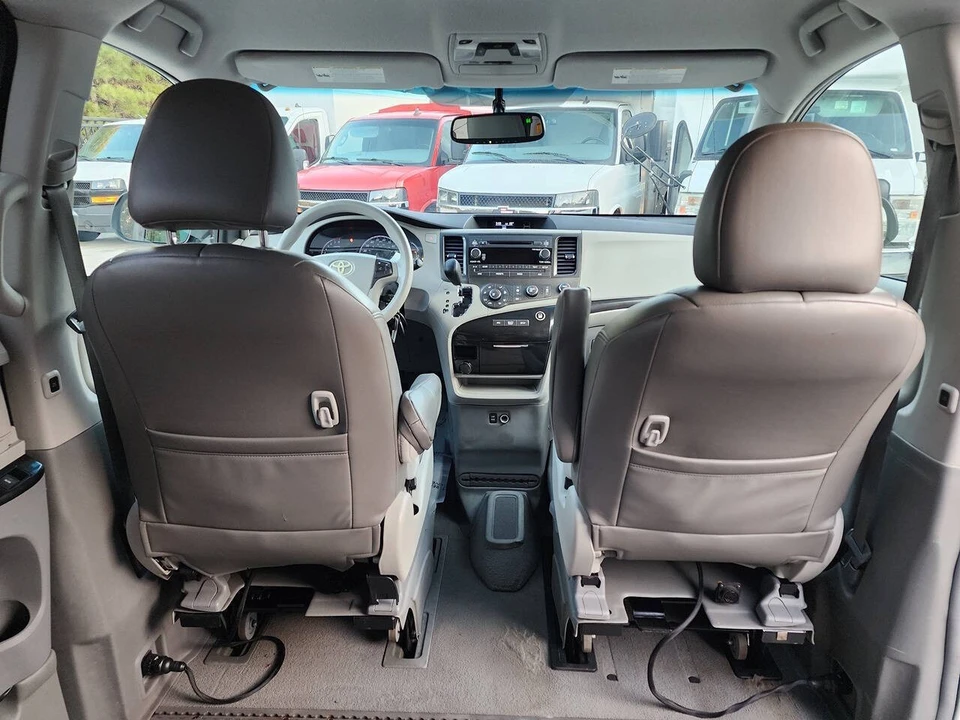 2011 Toyota Sienna 3rd Gen - Image 19 of 21