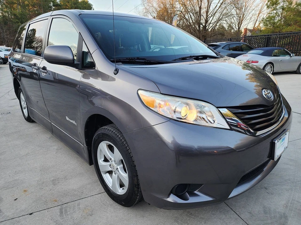 2011 Toyota Sienna 3rd Gen - Image 9 of 21