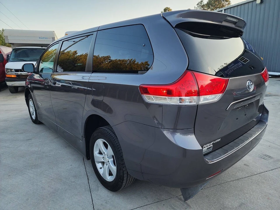 2011 Toyota Sienna 3rd Gen - Image 5 of 21