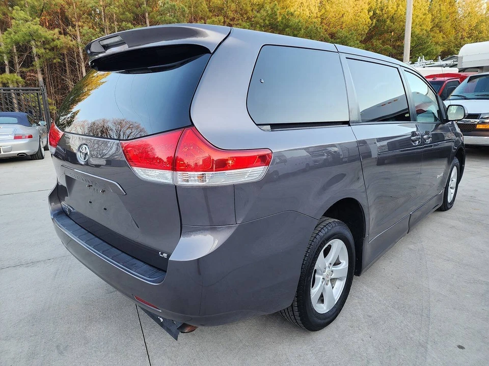 2011 Toyota Sienna 3rd Gen - Image 7 of 21