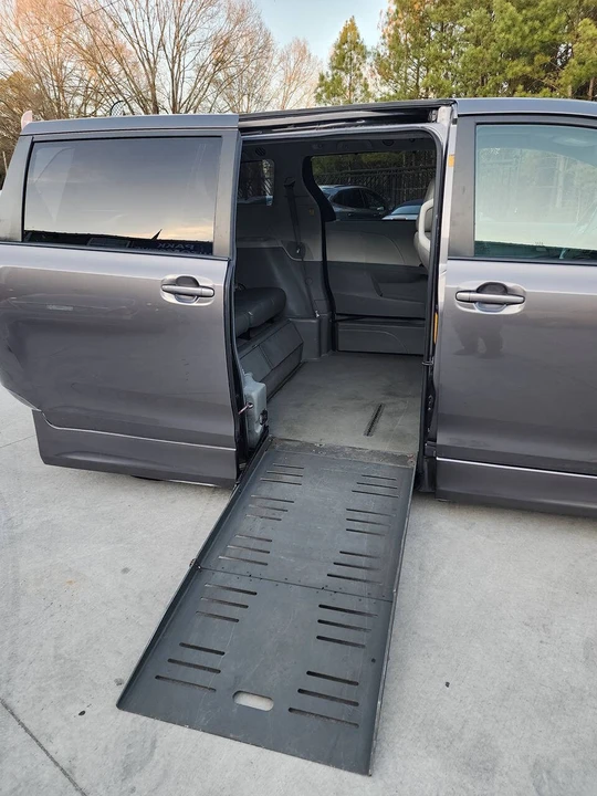 2011 Toyota Sienna 3rd Gen - Image 18 of 21