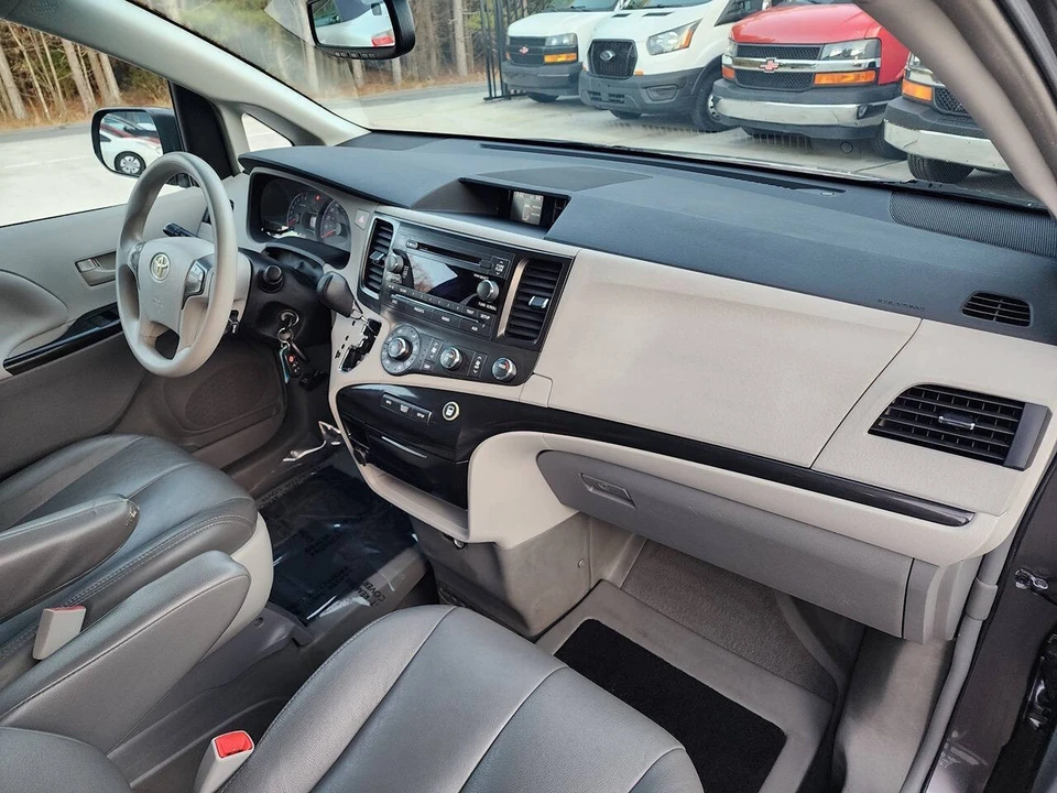 2011 Toyota Sienna 3rd Gen - Image 21 of 21