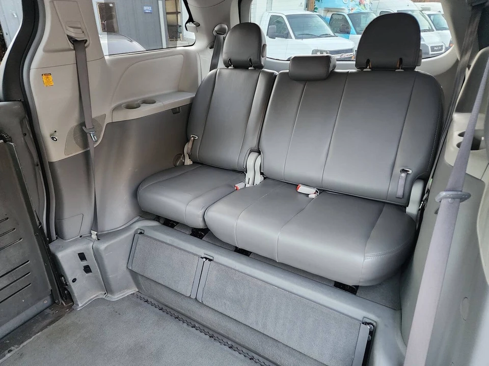 2011 Toyota Sienna 3rd Gen - Image 16 of 21