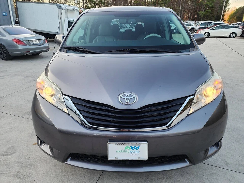 2011 Toyota Sienna 3rd Gen - Image 10 of 21