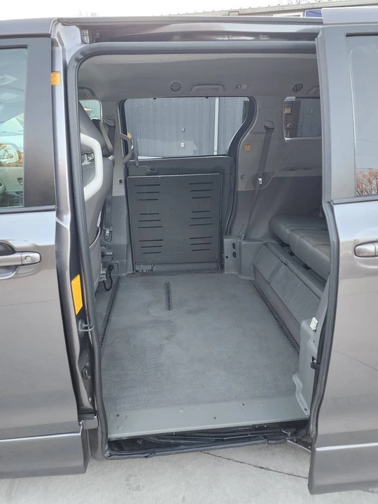 2011 Toyota Sienna 3rd Gen - Image 15 of 21