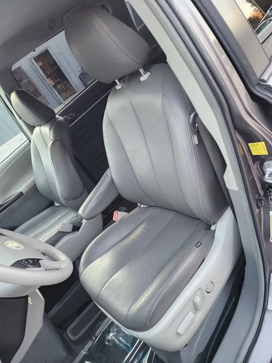 2011 Toyota Sienna 3rd Gen - Image 13 of 21