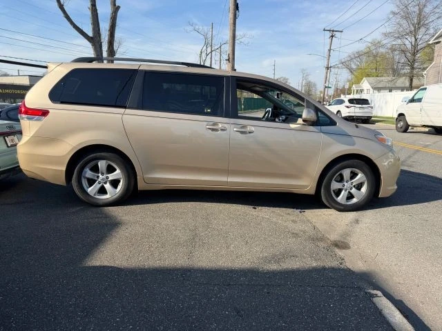 2011 Toyota Sienna 3rd Gen - Image 4 of 13