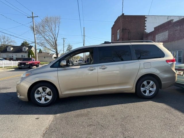 2011 Toyota Sienna 3rd Gen - Image 5 of 13