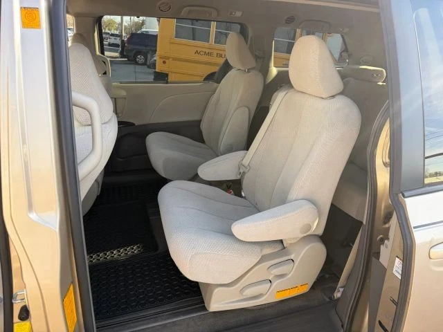 2011 Toyota Sienna 3rd Gen - Image 9 of 13